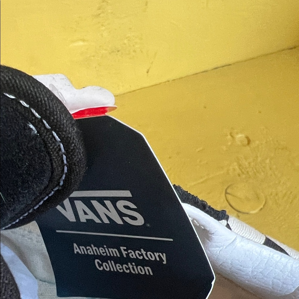 Vans Black and White Checkerboard Old Skool - Picture 2 of 10